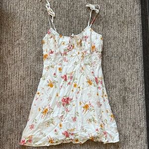 Princess Polly white floral dress 🌞
